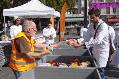 21/09/13 : Les étudiants de l'ENIT collectent pour la Banque Alimentaire des Hautes-Pyrénées/ Stéphane Boularand (c)Bigorre.org