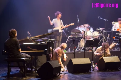 Eve Risser et le White Desert Orchestra en toute liberté sur la scène du Parvis/ Stéphane Boularand (c)Bigorre.org