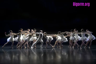 Le lac des cygnes d’Angelin Preljocaj et ses 26 danseur sur le plateau du Parvis lundi à 20h30 et mardi à 19h au Parvis. Informations et réservation sur www.parvis.net et au 05 62 90 08 55.
Photo Jean-Claude Carbonne