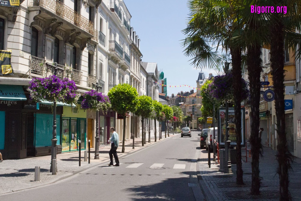 la rue foch à Tarbes   