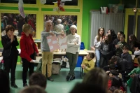 Xavier Saüt et le jury remettent les prix du concours de poésie en clôture de la Foire aux livres de l'école Arthur Rimbaud de Barbazan-Debat/ Stéphane Boularand (c)Bigorre.org