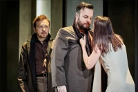 Alexandre Pavlof, Jérémy Lopez et Suliane Brahim dans Bérénice / Photo Christophe Raynaud de Lage Alexandre Pavlof, Jérémy Lopez et Suliane Brahim dans Bérénice / Photo Christophe Raynaud de Lage