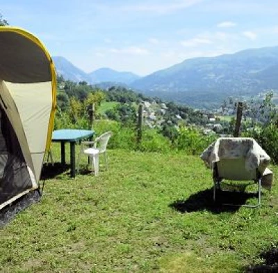 https://www.camping-les-chataigniers.com/wp-content/uploads/2015/03/camping.jpg